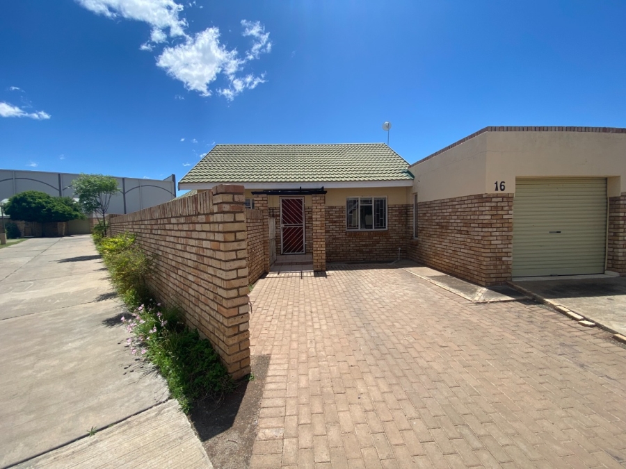 2 Bedroom Property for Sale in Roylglen Gardens Northern Cape